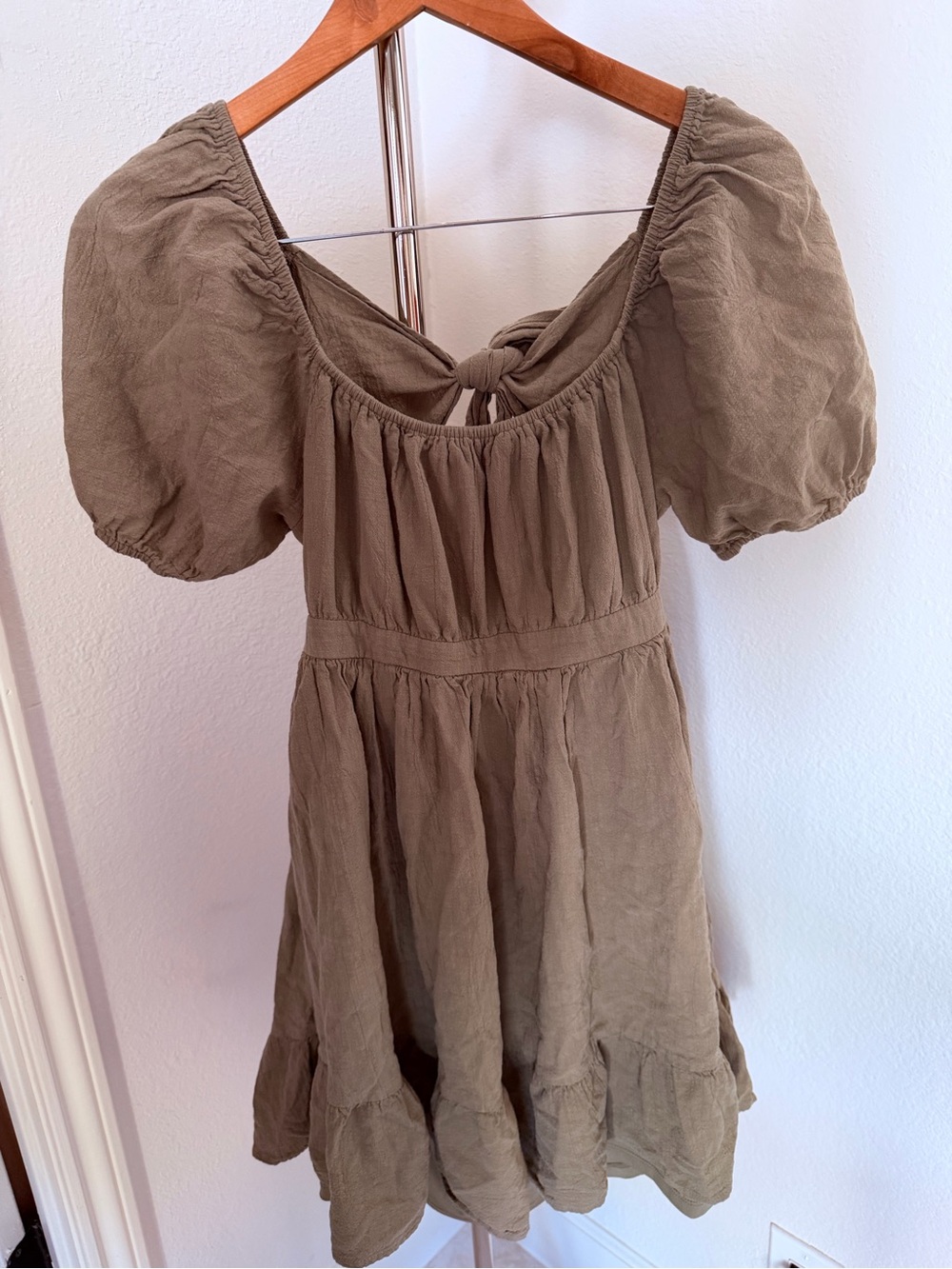 Backless Puff-Sleeve Mini Dress in Olive